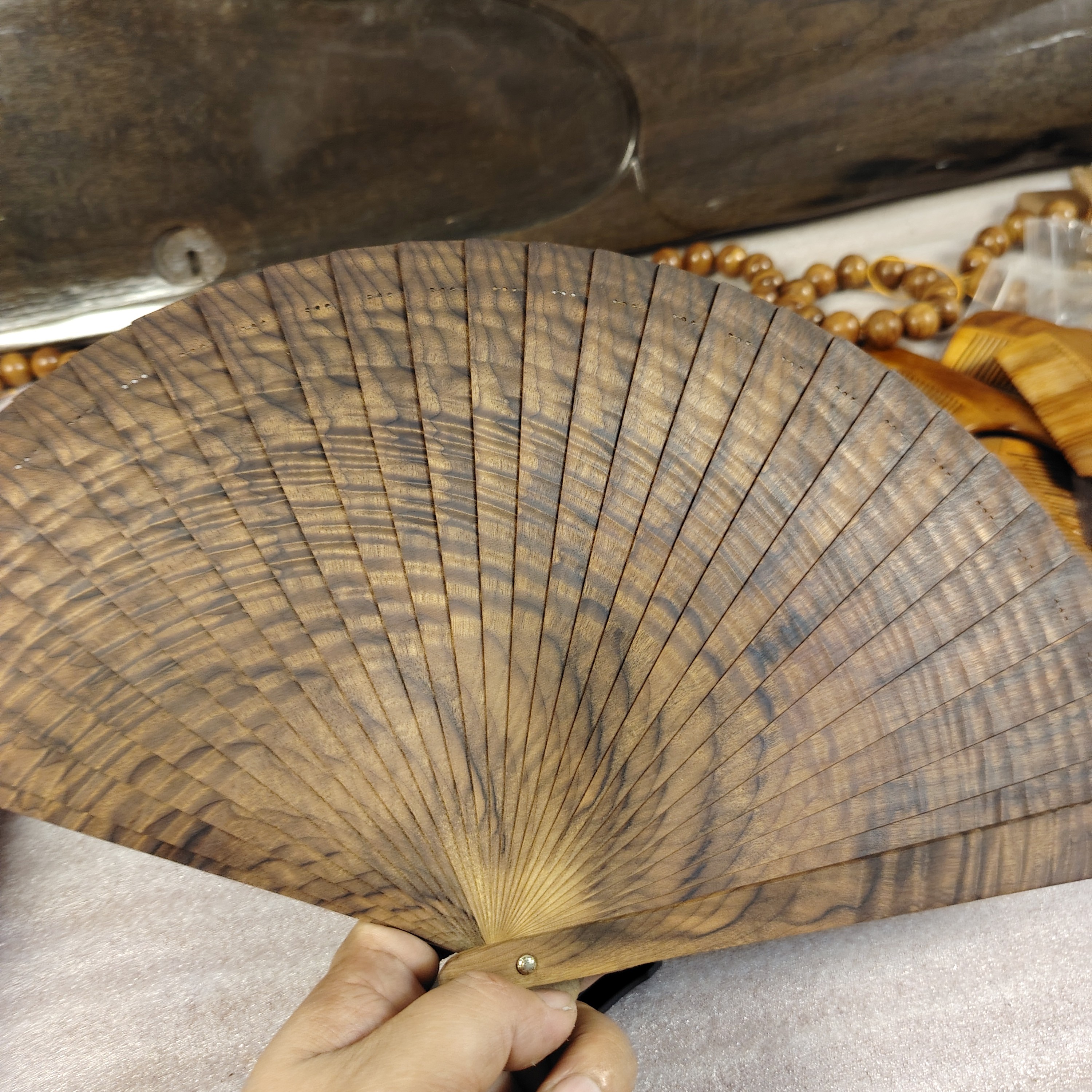 金丝楠木苏扇工艺品