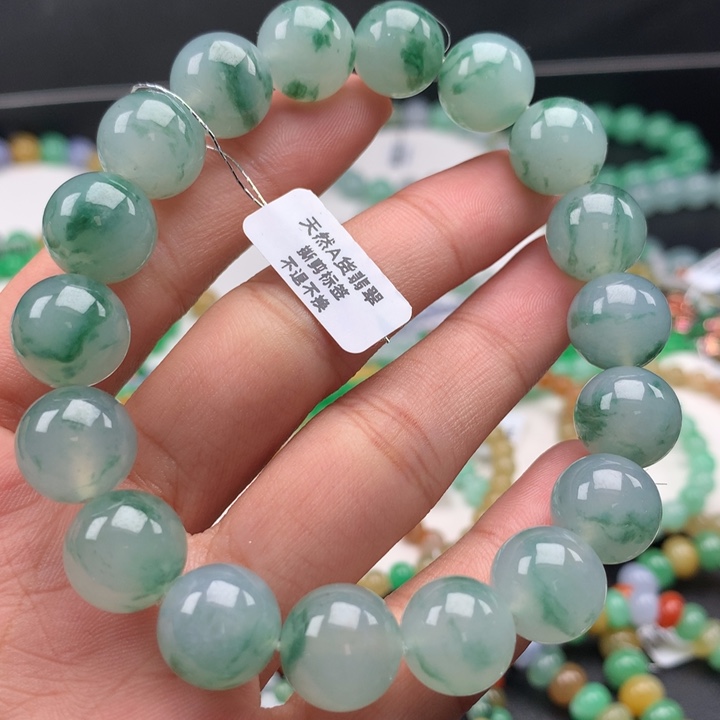 翡翠手镯未镶嵌卡