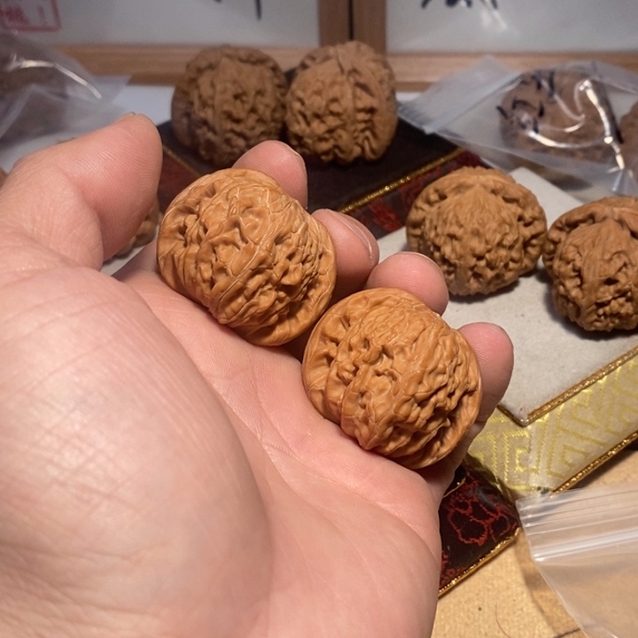 文玩核桃把件烟****灬核桃