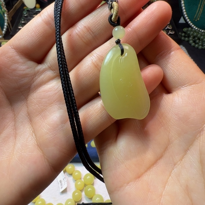 和田玉（黄玉）颈饰未镶嵌