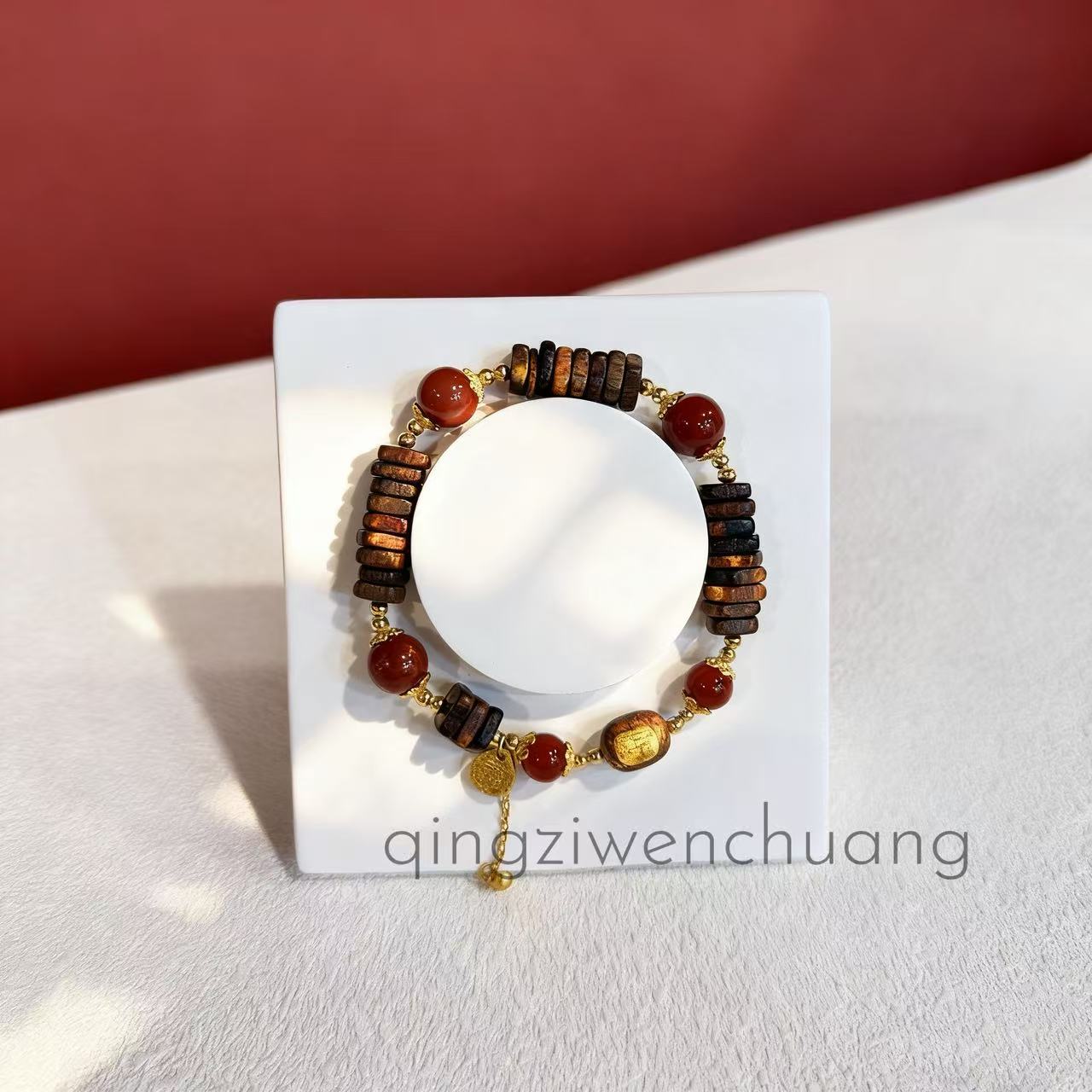 DM 1329-玛瑙手串-红玛瑙+方糖沉香配饰