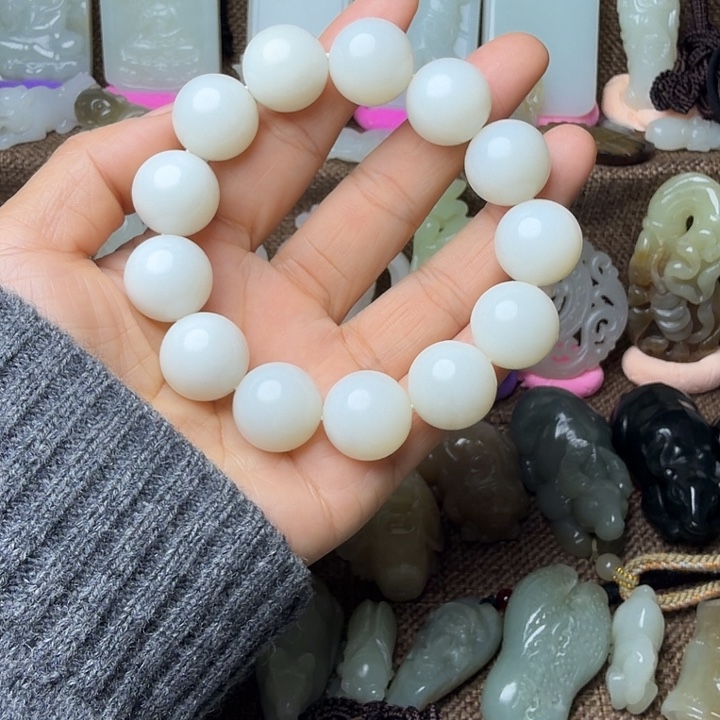 雄***鹰和田玉（糖玉）未镶嵌挂件