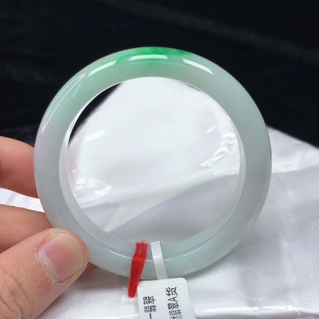 翡翠手镯（圆镯）未镶嵌53.7