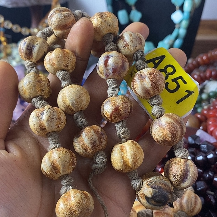 夏***天玛瑙/玉髓颈饰未镶嵌