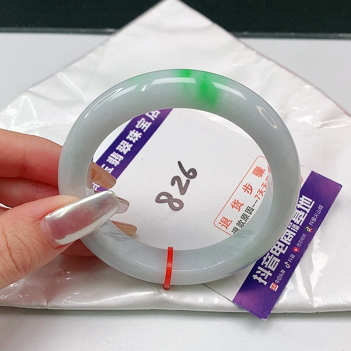 翡翠手镯未镶嵌翡翠手镯