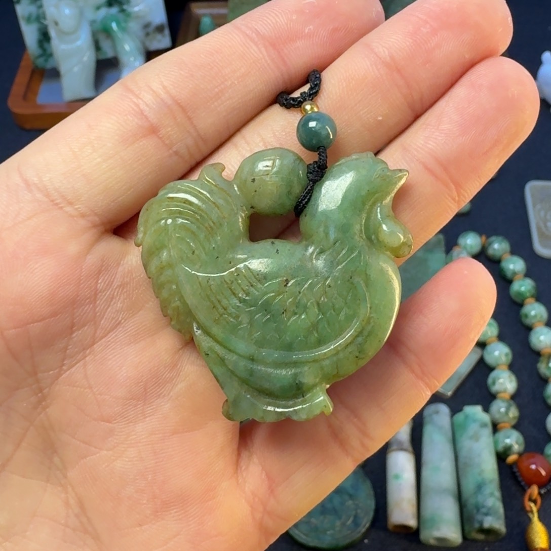 翡翠颈饰未镶嵌翡翠颈饰未镶嵌..