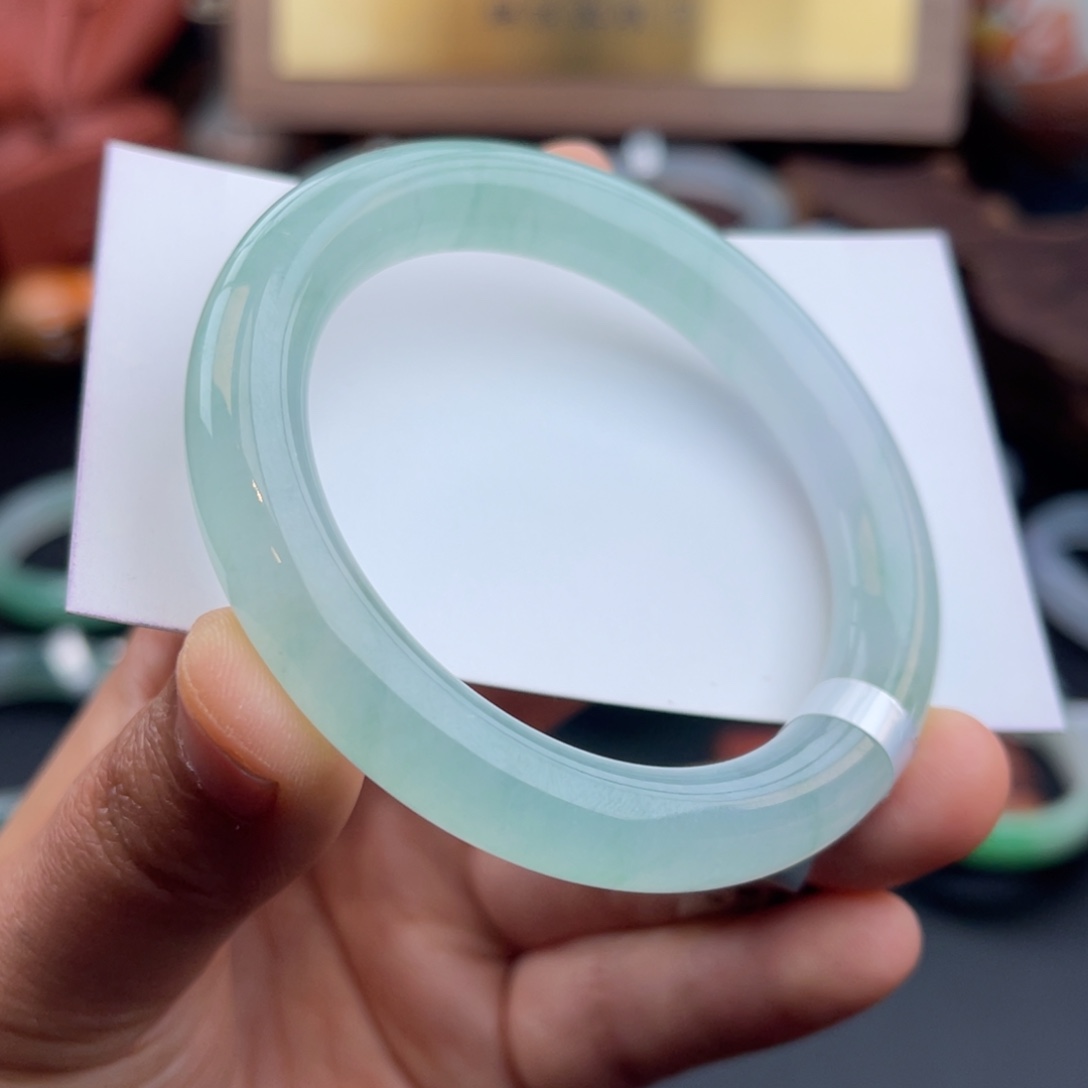 翡翠未镶嵌手镯（圆镯）