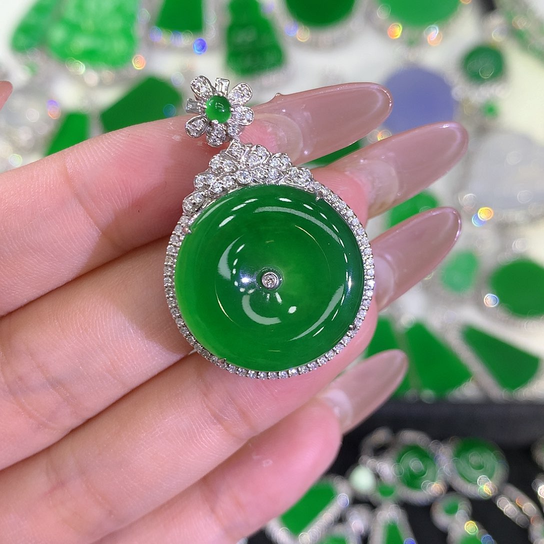 翡翠颈饰18K金镶嵌秋**蓉1111111111