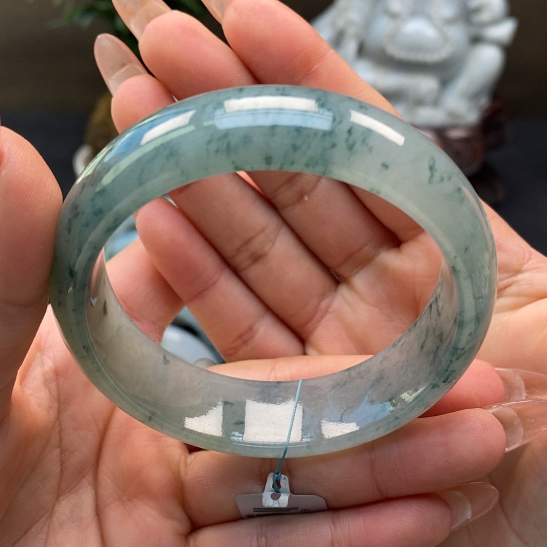 翡翠手镯未镶嵌天然