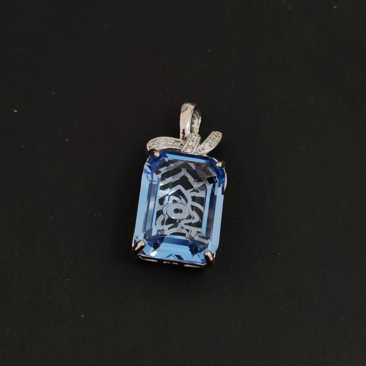 【南非定制】经典高级轻奢大气百搭吊坠YWD113166