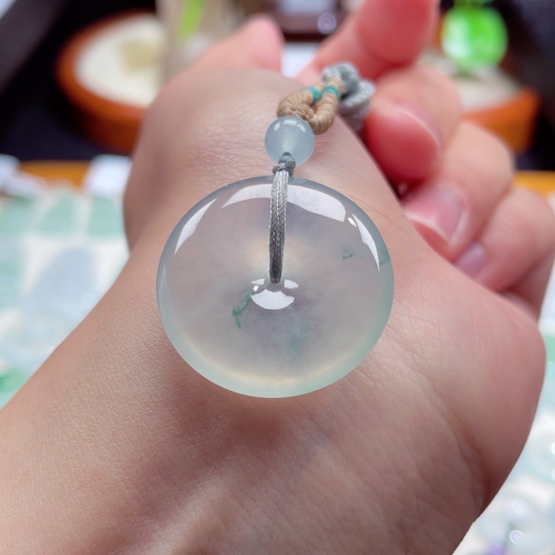 翡翠颈饰未镶嵌扣子