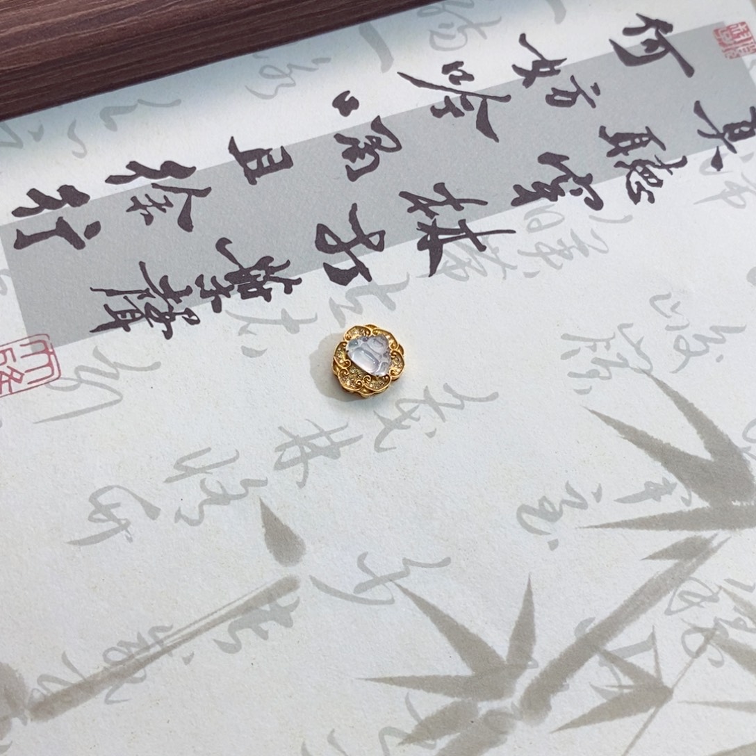 颈饰18K金镶嵌翡翠翡翠