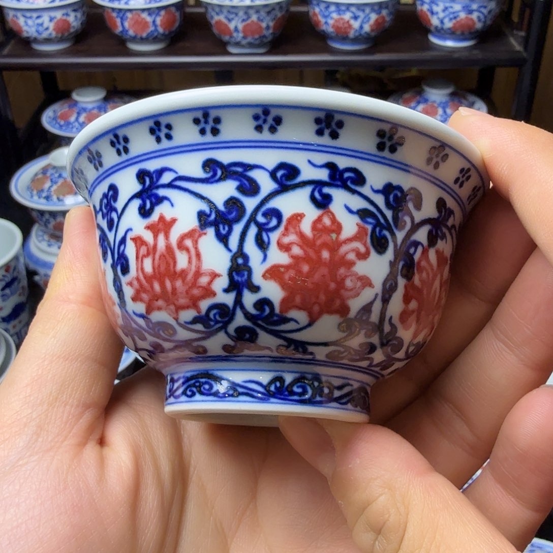 青花釉里红花心压手杯