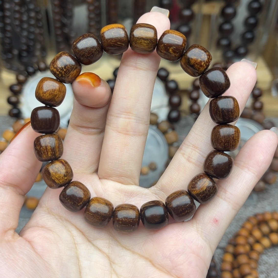 贡木巴布亚1/1.1血月星空