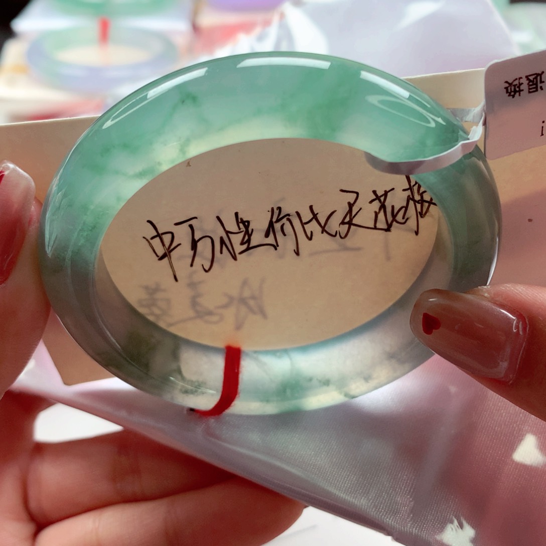 翡翠手镯未镶嵌M****y师妹六位数品质绿野仙踪