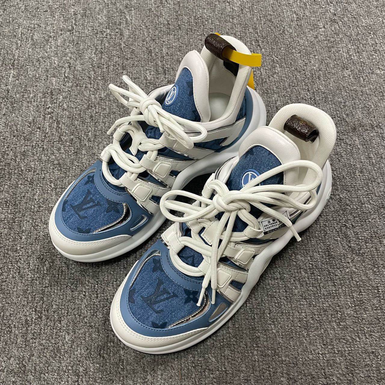 99新 LouisVuitton/路易威登 （有盒）时尚运动休闲鞋 36.5码/5684