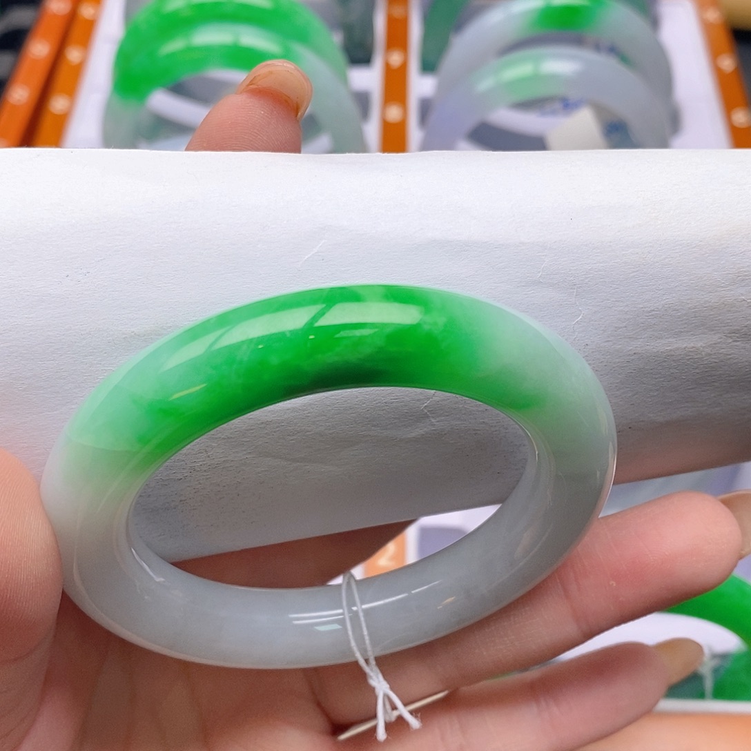 翡翠未镶嵌手镯52