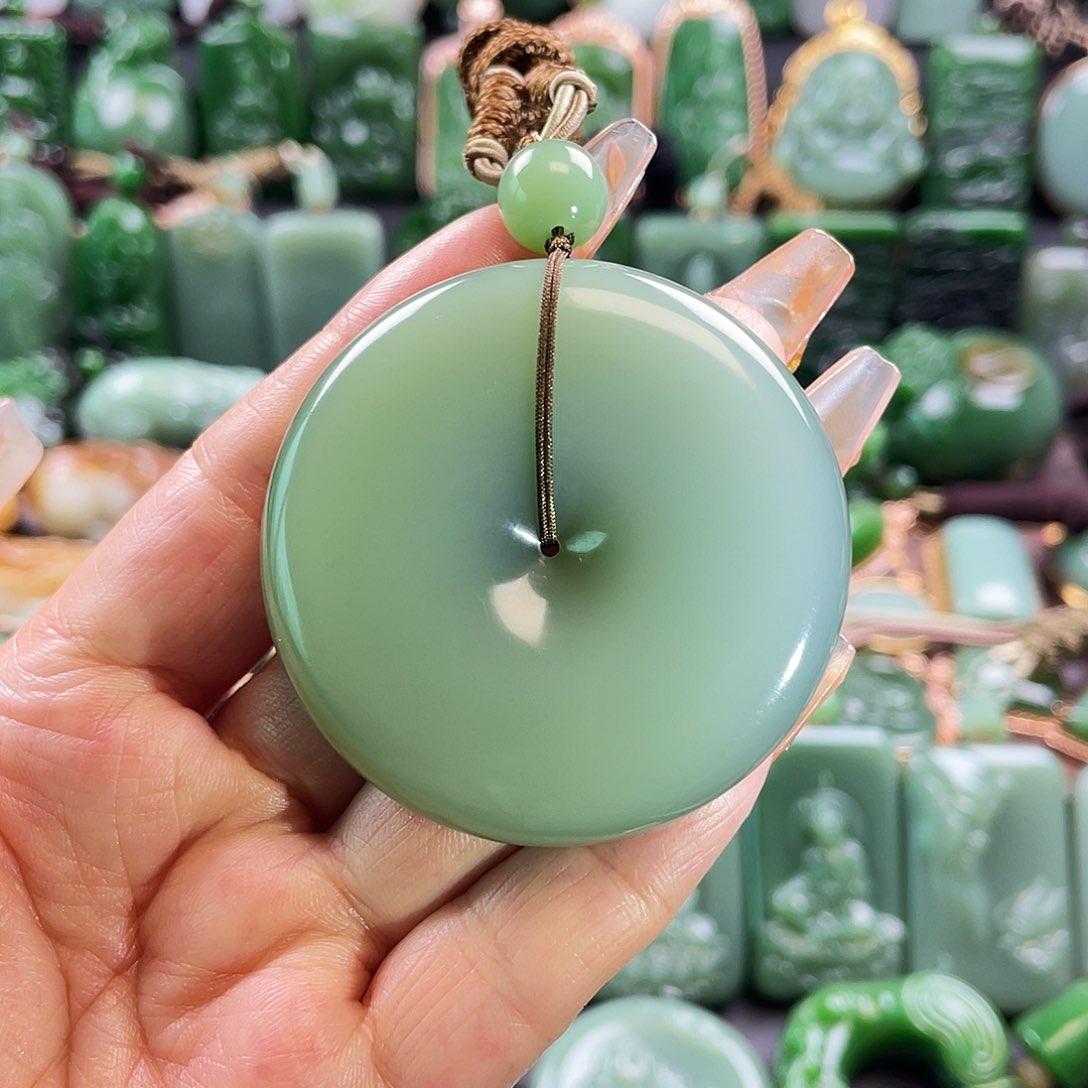 和田玉挂件未镶嵌等****了