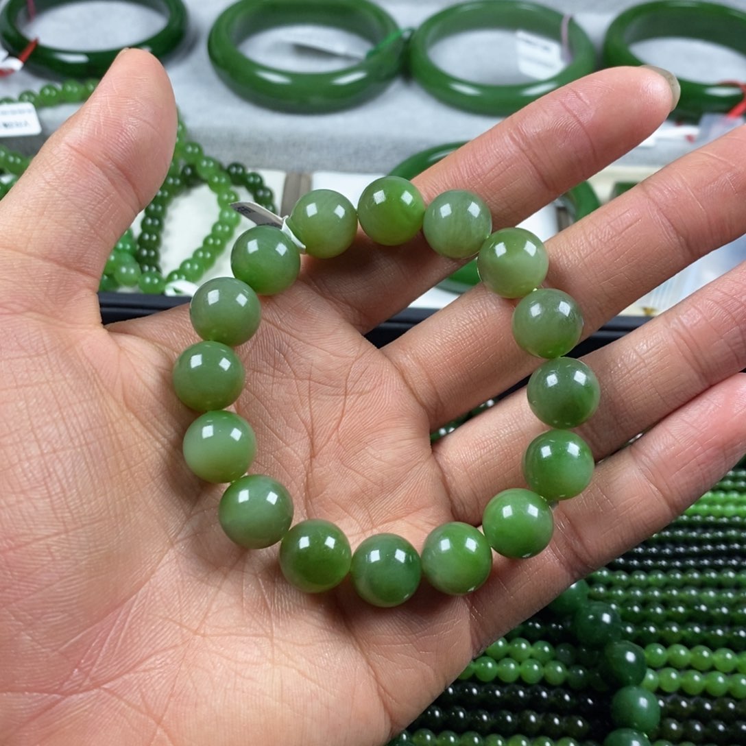 手串未镶嵌和田玉（碧玉）怀****。