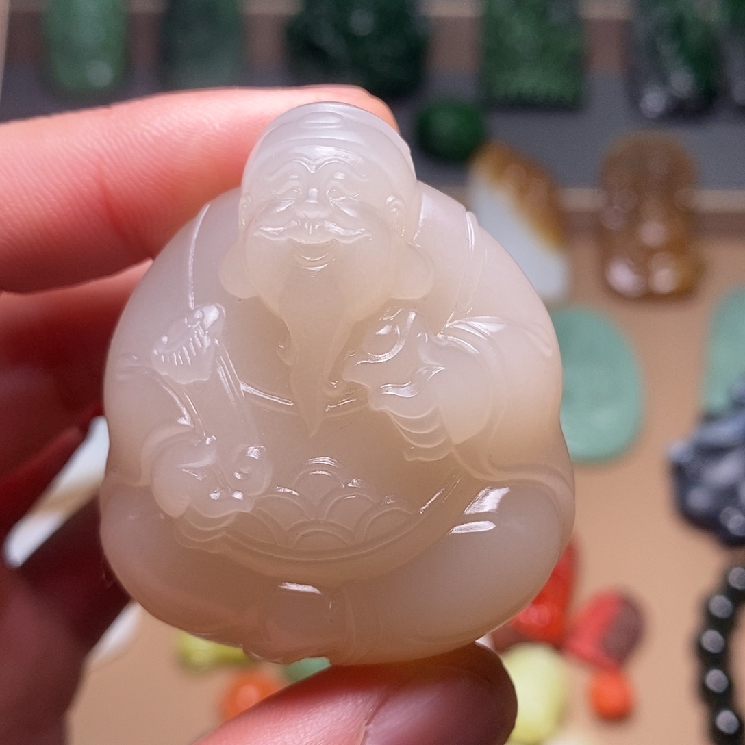 和田玉颈饰未镶嵌藕粉财神