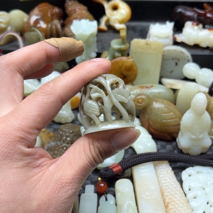 颈饰未镶嵌和田玉（糖玉）慕**箐