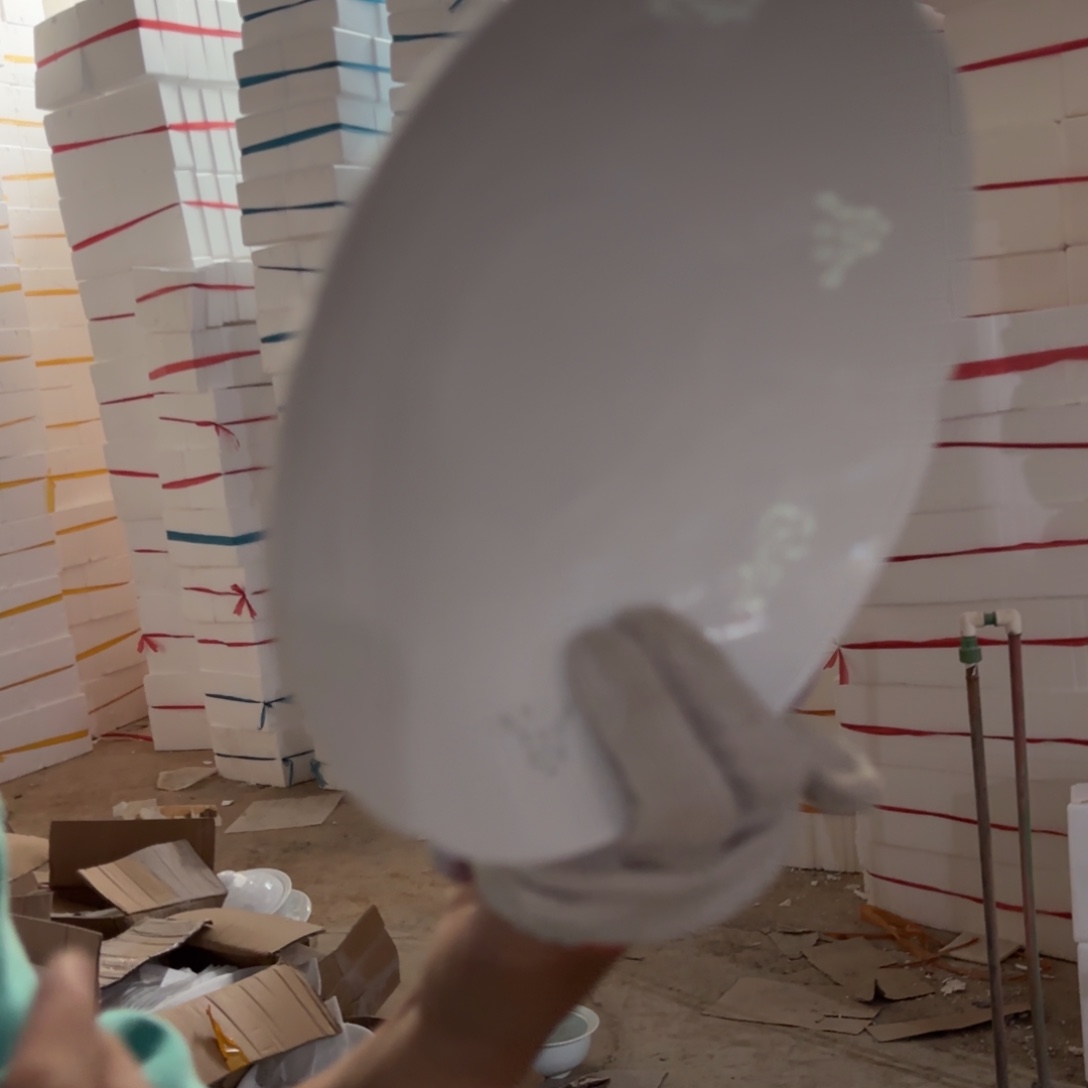 8英寸白色仿宋葵口玲珑斗笠盘2只微瑕