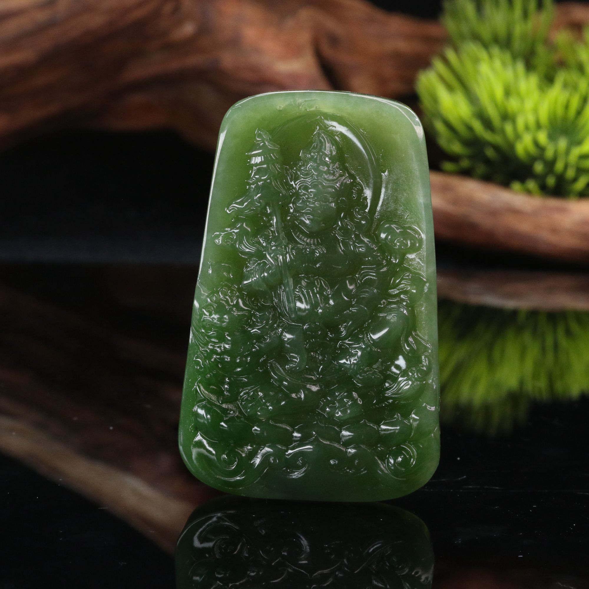 36和田玉湖水绿黄财神挂件/301196北京中保拍卖