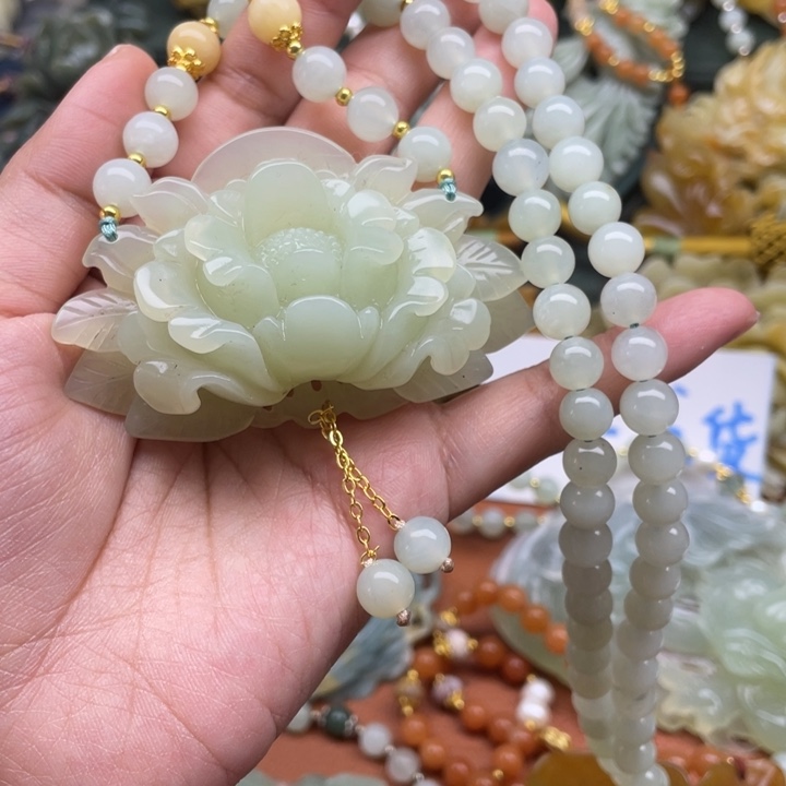 蛇纹石玉吊坠合金龙**舞