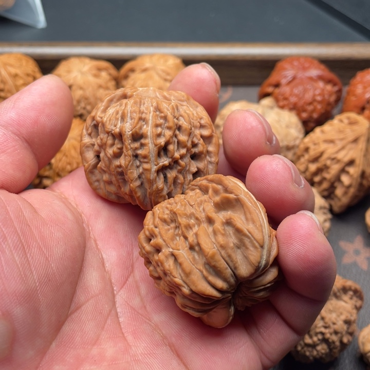 比***王桃核把件四座楼43尺寸全品