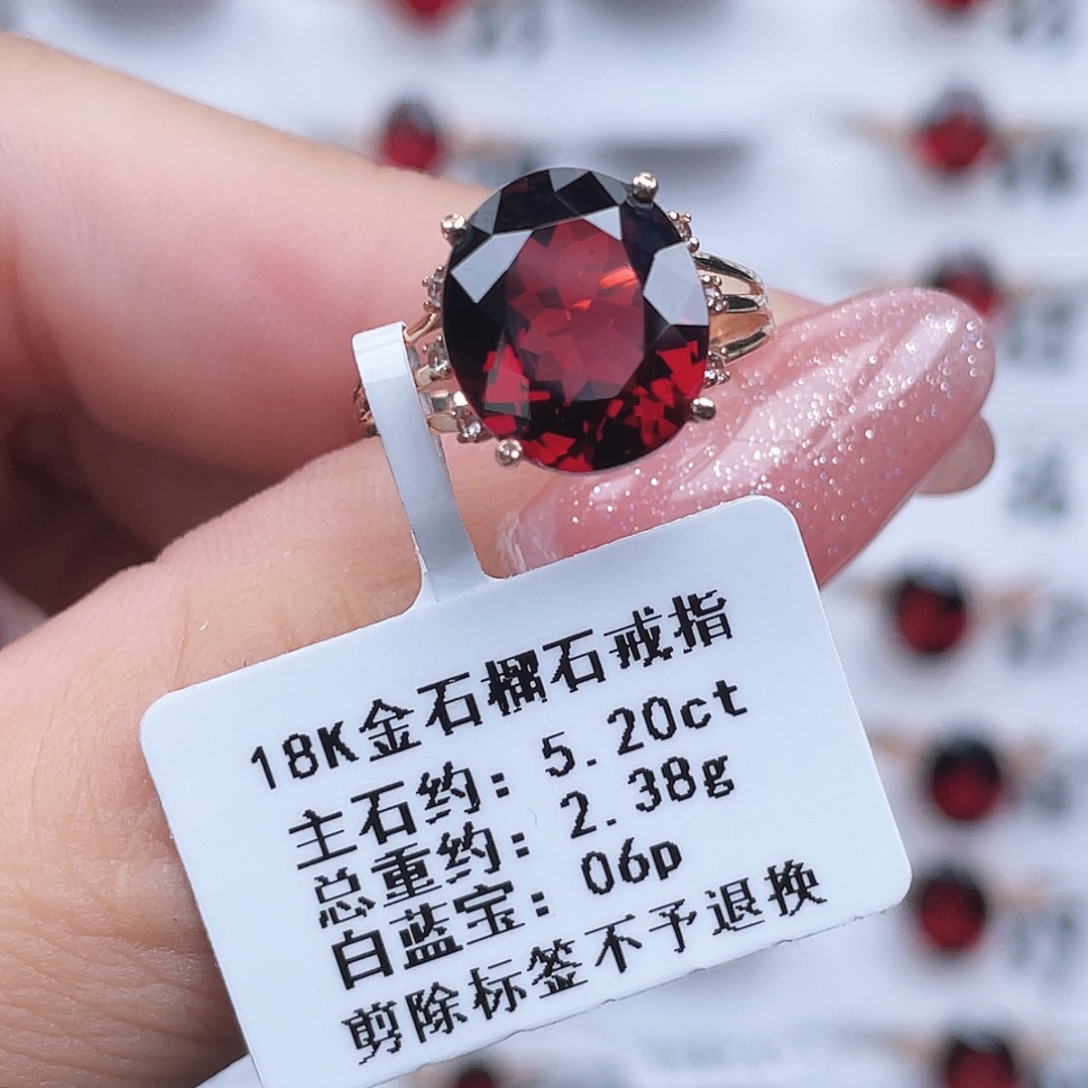 18K金镶嵌石榴石戒指
