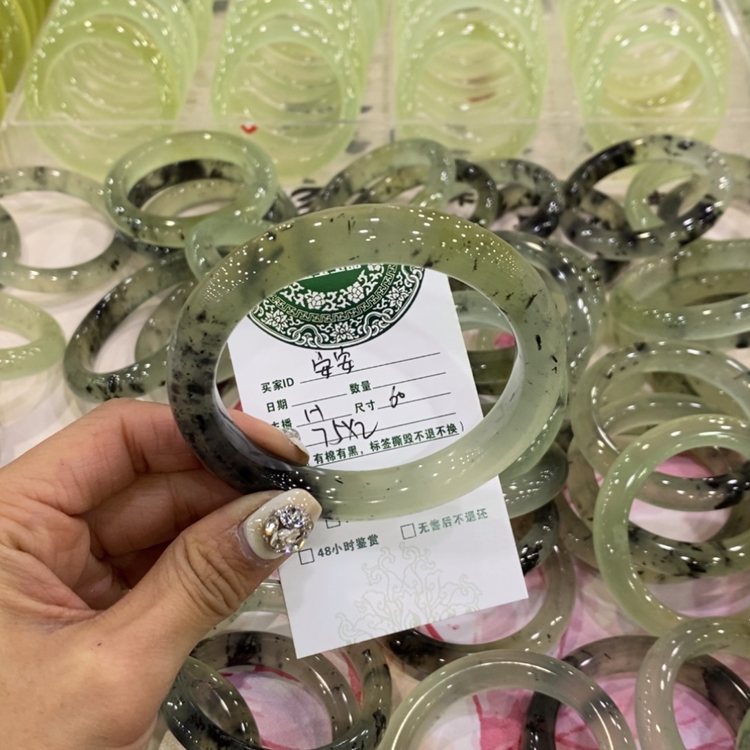 安****蛇纹石玉未镶嵌手镯