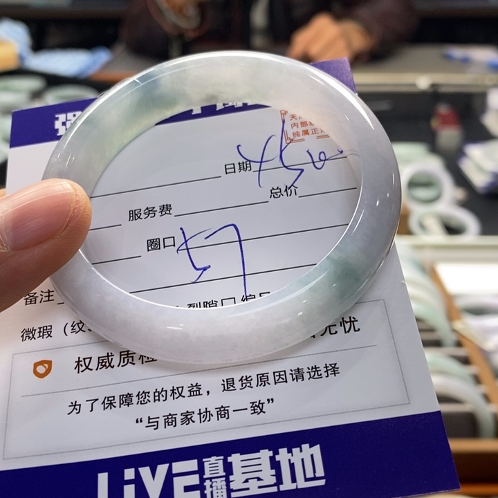 翡翠手镯未镶嵌翡翠手镯未镶嵌