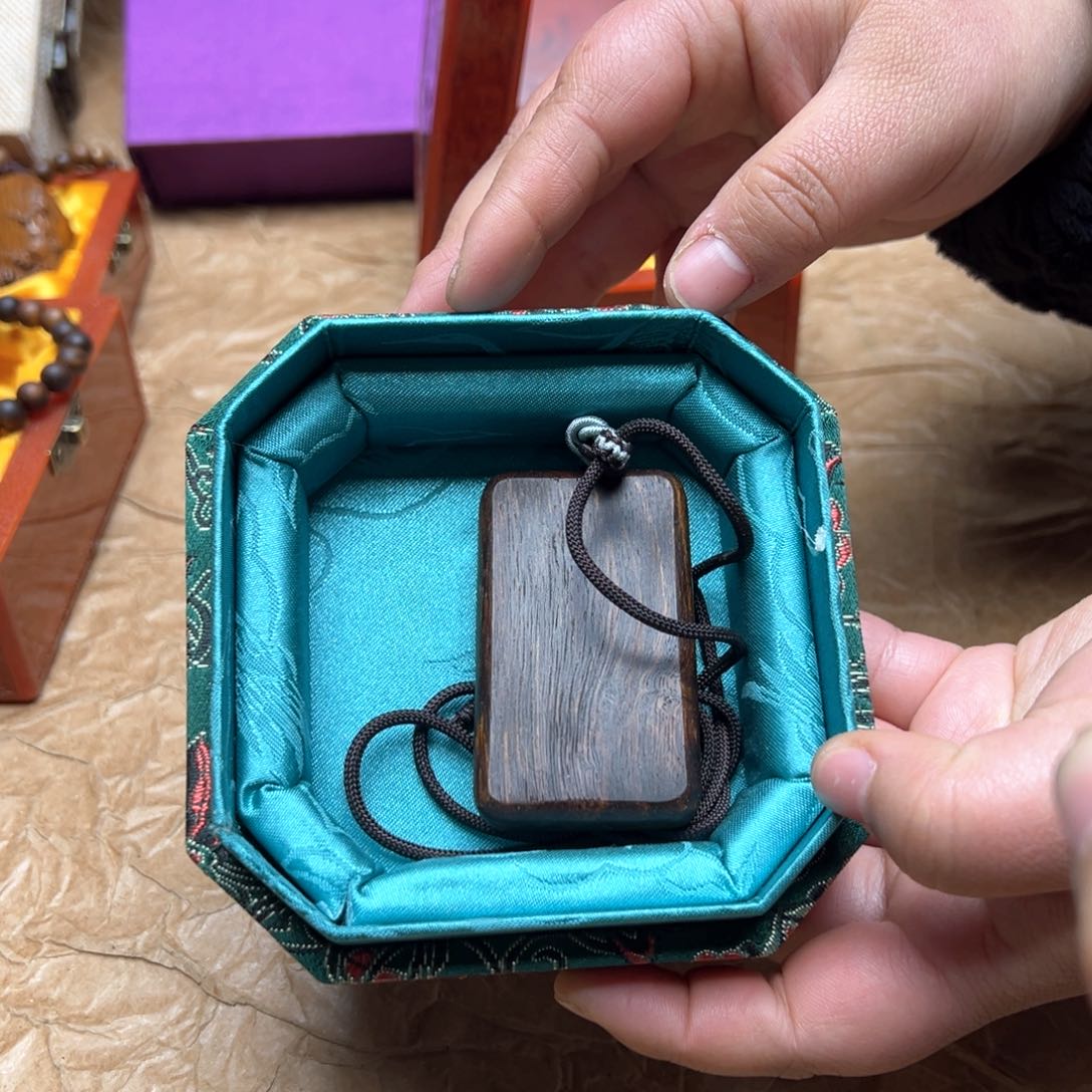 大叶紫檀（黑酸枝木类）