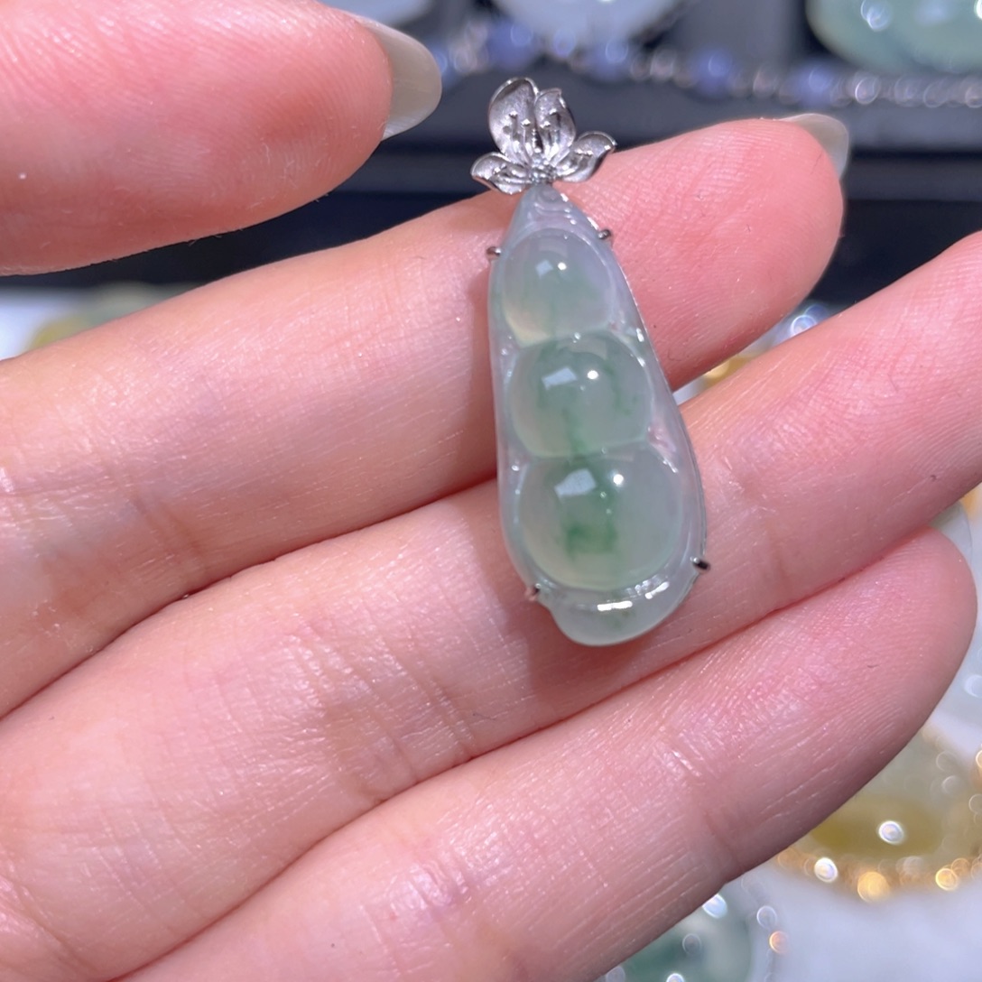 颈饰18K金镶嵌翡翠翡翠