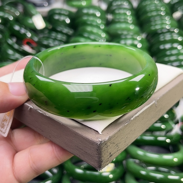 未镶嵌手镯和田玉（碧玉）