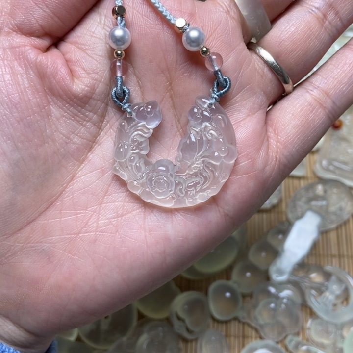 蛇纹石玉颈饰未镶嵌