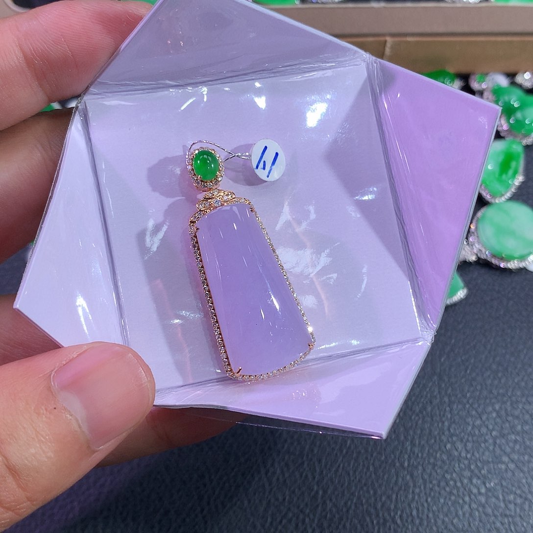 翡翠吊坠(赠链)18K金镶嵌