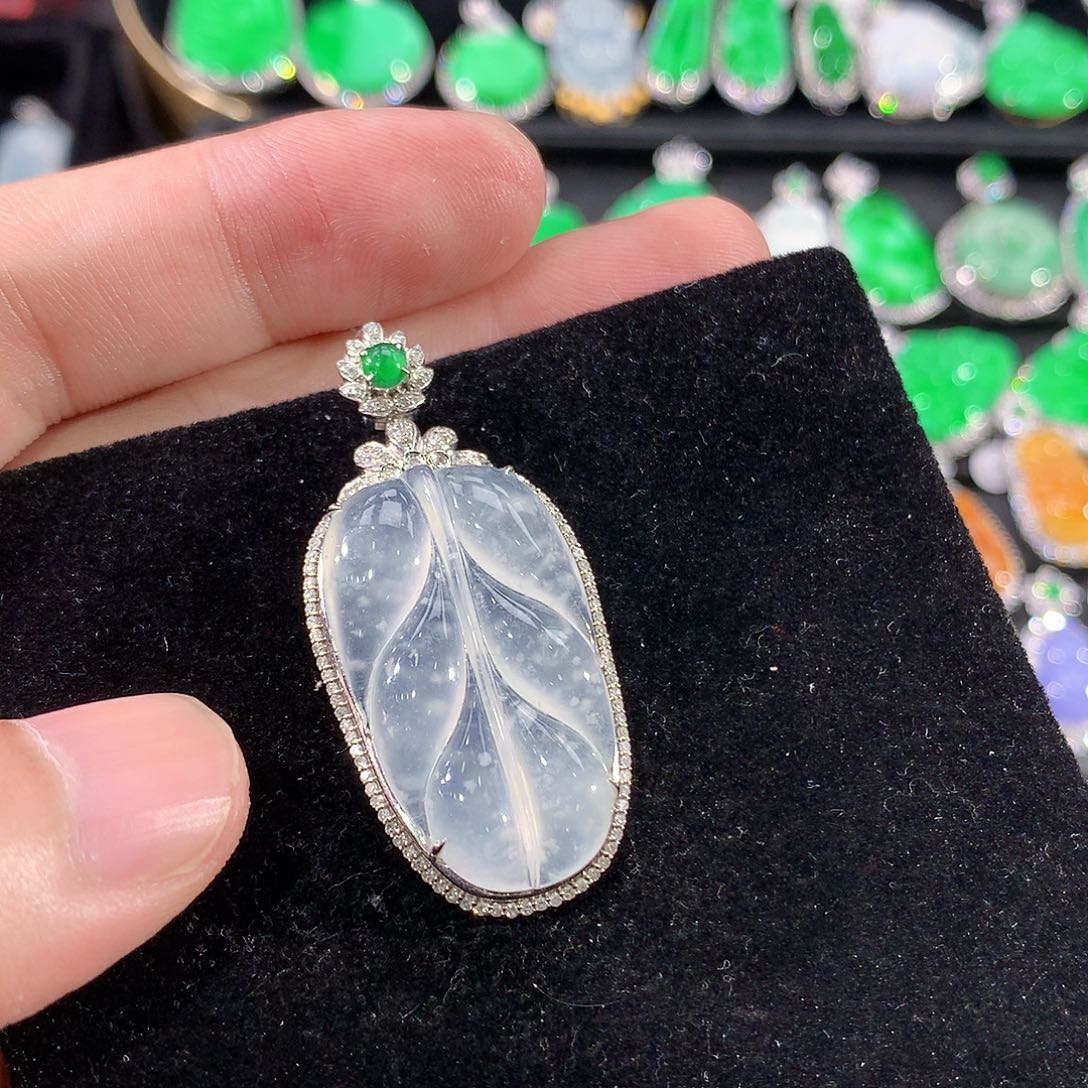 翡翠18K金镶嵌颈饰