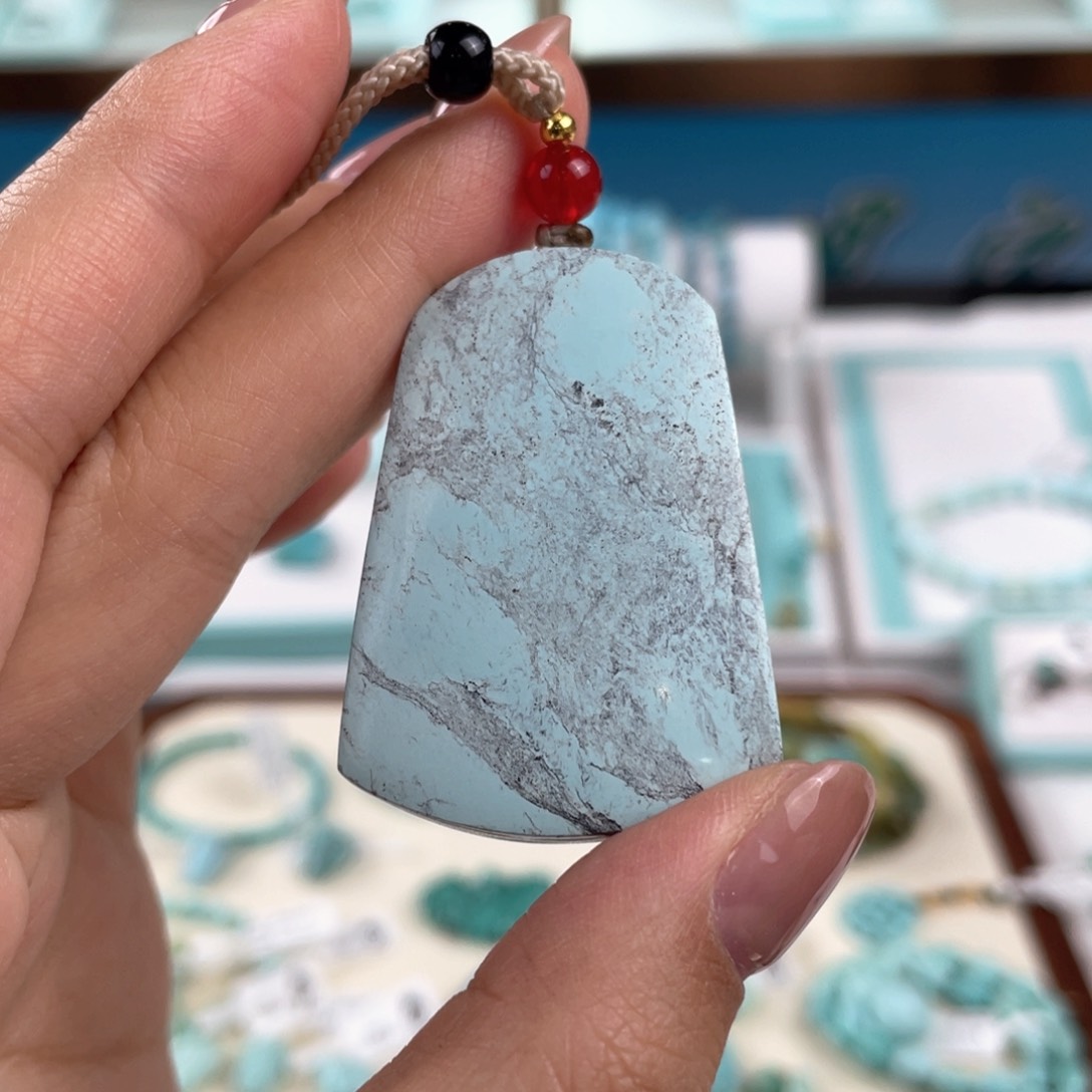 未镶嵌绿松石颈饰