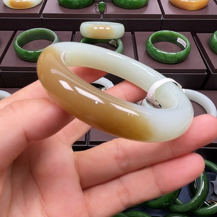 和田玉未镶嵌手镯