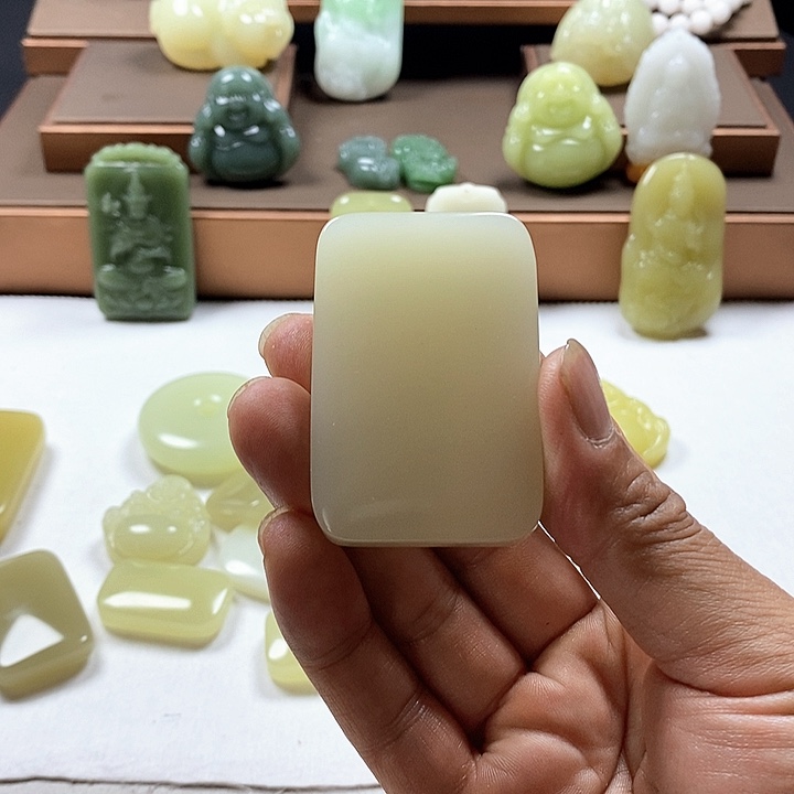 和田玉（糖玉）未镶嵌珠宝奇石