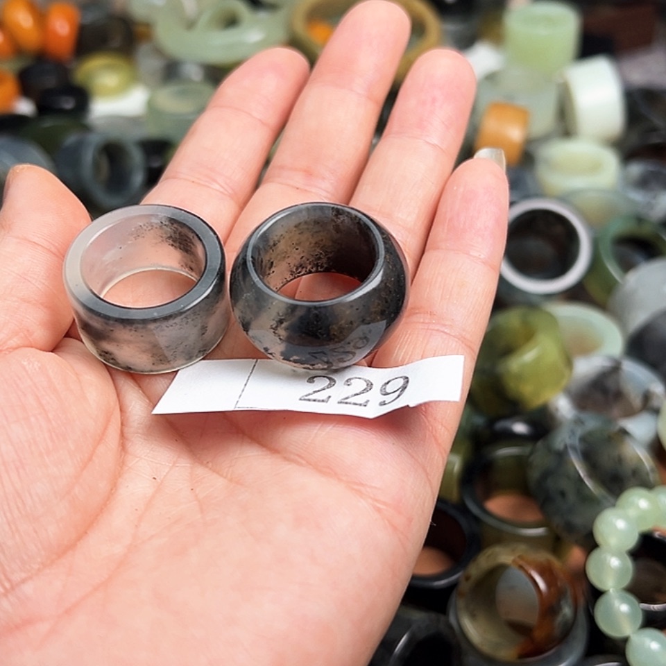 【闪购商品】未镶嵌蛇纹石玉戒指开*果