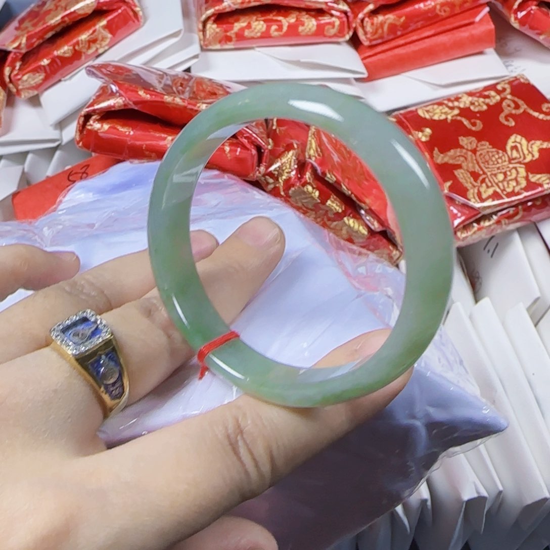 翡翠手镯未镶嵌j****x瑕疵手镯