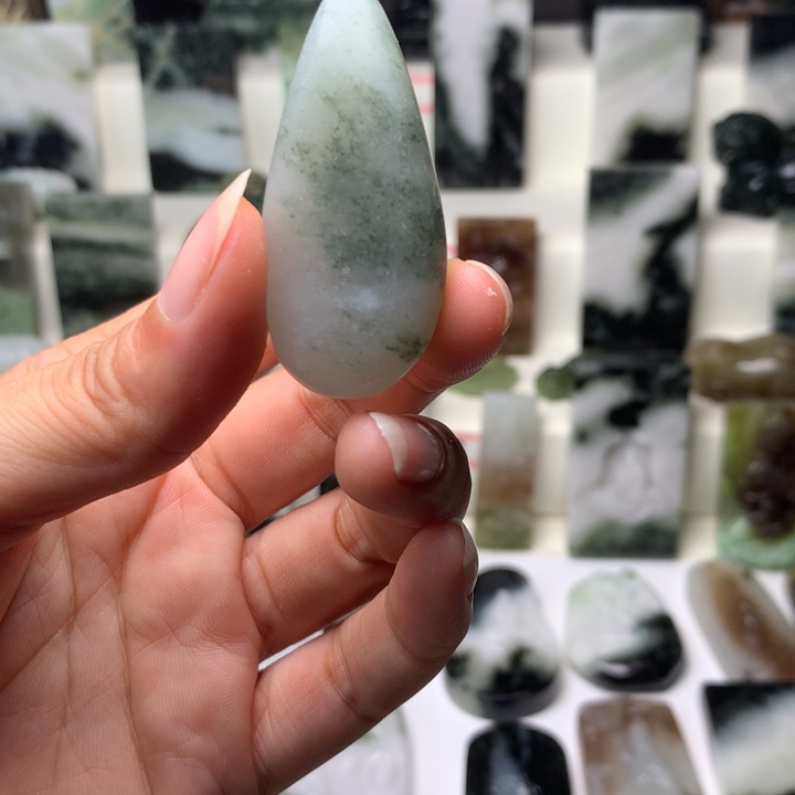 独山玉未镶嵌颈饰