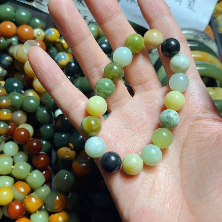 岫岩河磨玉（透闪石质玉）手链未镶嵌