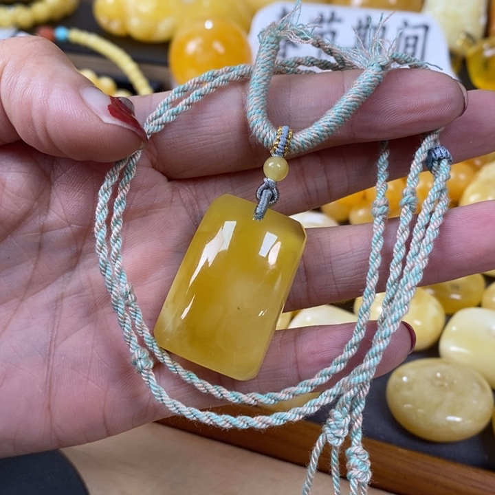 琥珀颈饰未镶嵌无事牌