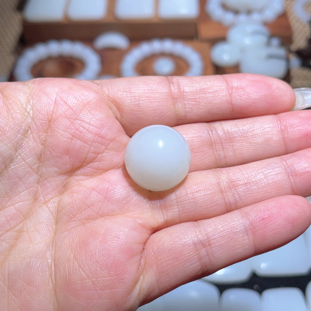 未镶嵌手链和田玉卡18