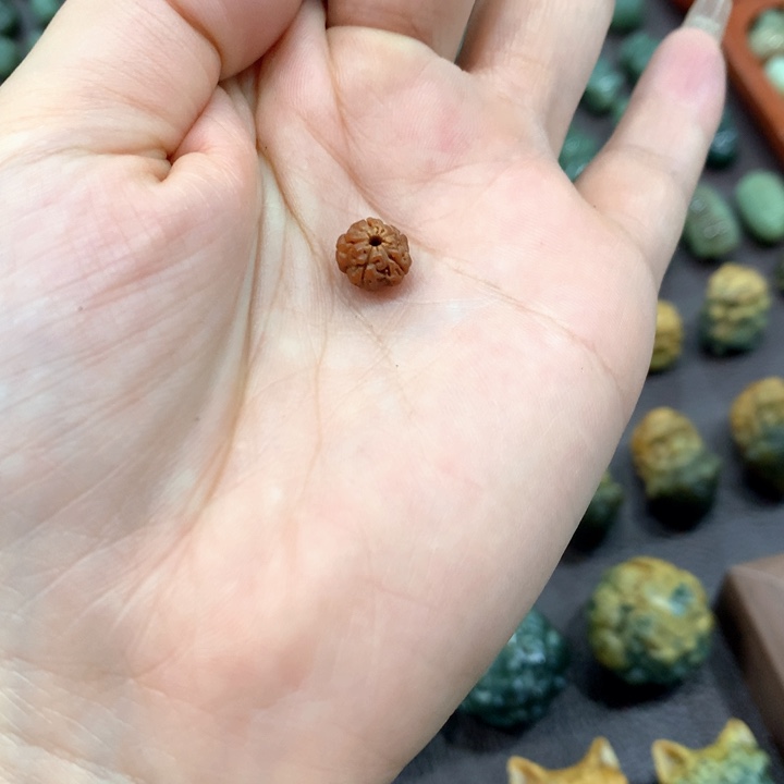 *****岫岩河磨玉（透闪石质玉）戒指未镶嵌