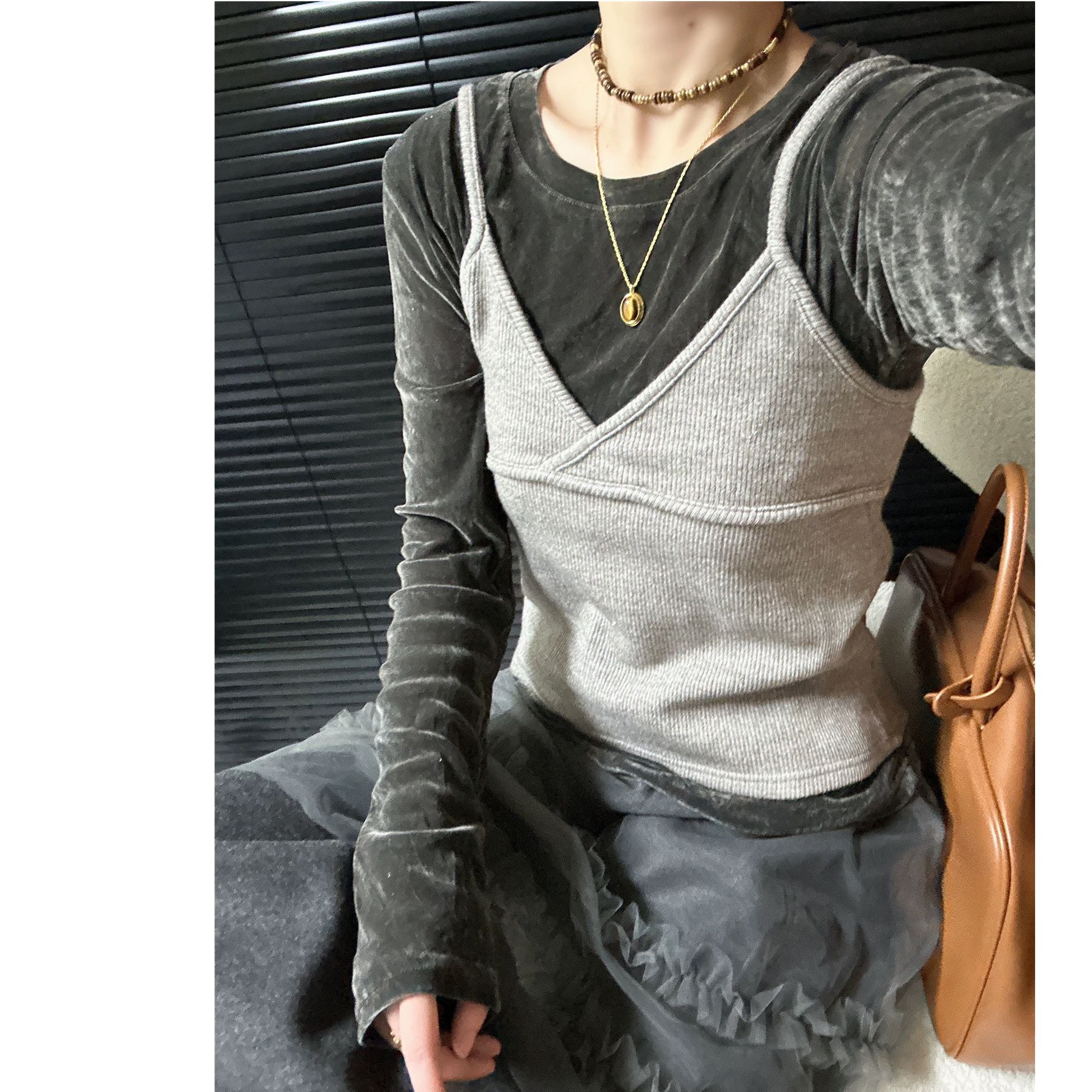 WML/2025冬季新款上新 6300吊带丝绒两件套上衣