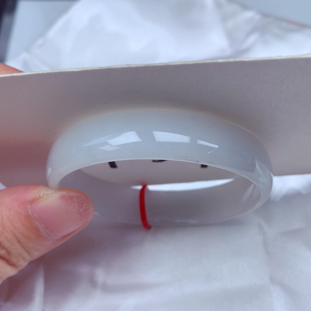 翡翠手镯未镶嵌翡翠